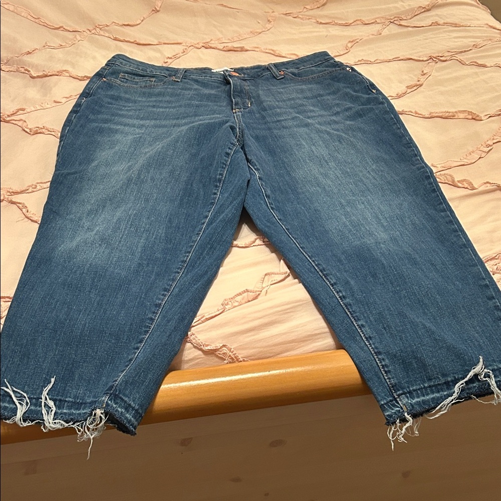 Sonoma Women's Cropped Blue Jeans